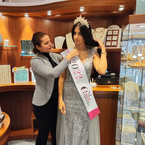 Gioielli Tassone | consegna premio a Miss Provincia Granda 2022